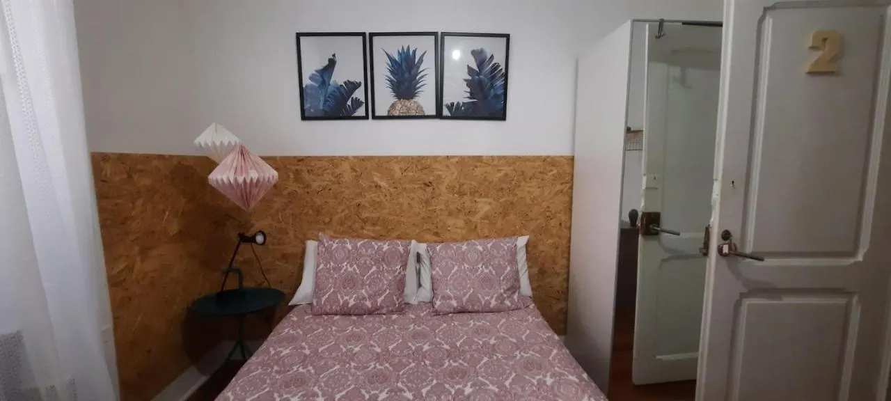 Sunny Terrace Apt, Close To Downtown! 2 Bedroom Flat Лиссабон 0*,  Португалия