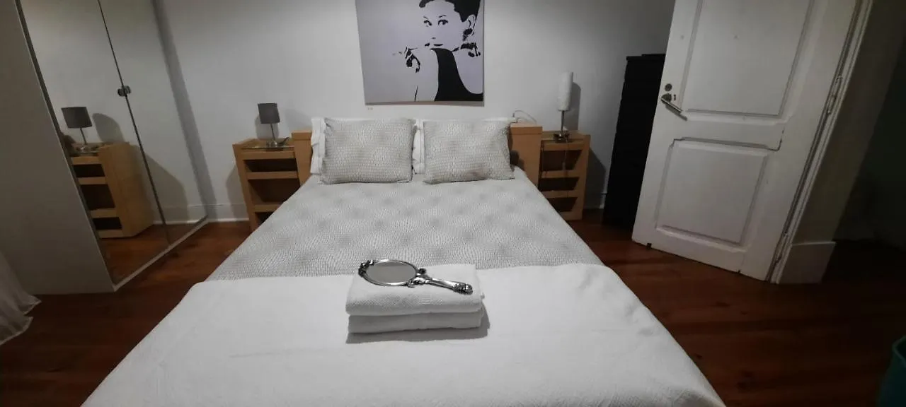 Sunny Terrace Apt, Close To Downtown! 2 Bedroom Flat Lisboa 0*,