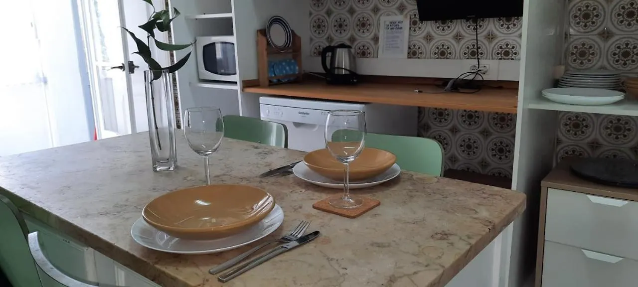 Sunny Terrace Apt, Close To Downtown! 2 Bedroom Flat Lisboa 0*,  Portugalsko